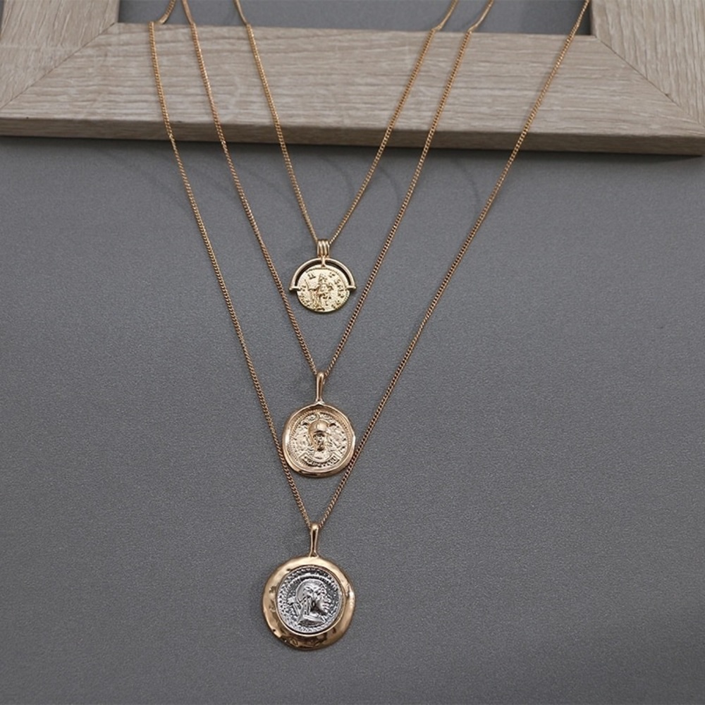 Triple chain necklace with coin pendant - Picture 4 of 7